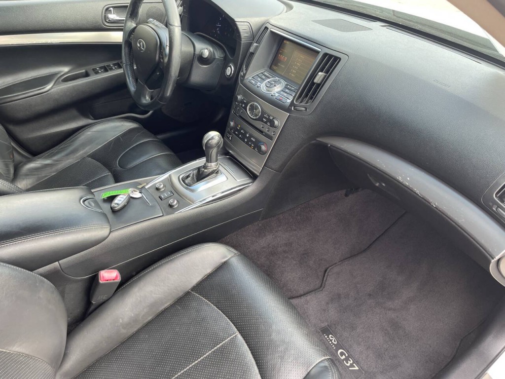 2012 INFINITI G37 Image 17
