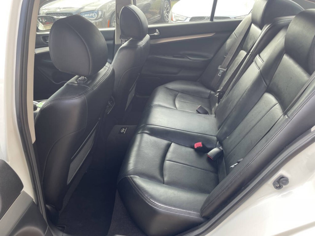 2012 INFINITI G37 Image 19