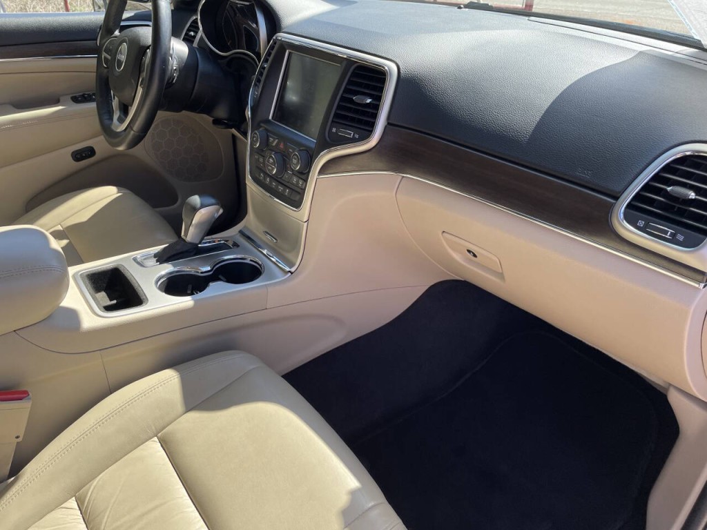 2016 Jeep Grand Cherokee Image 17