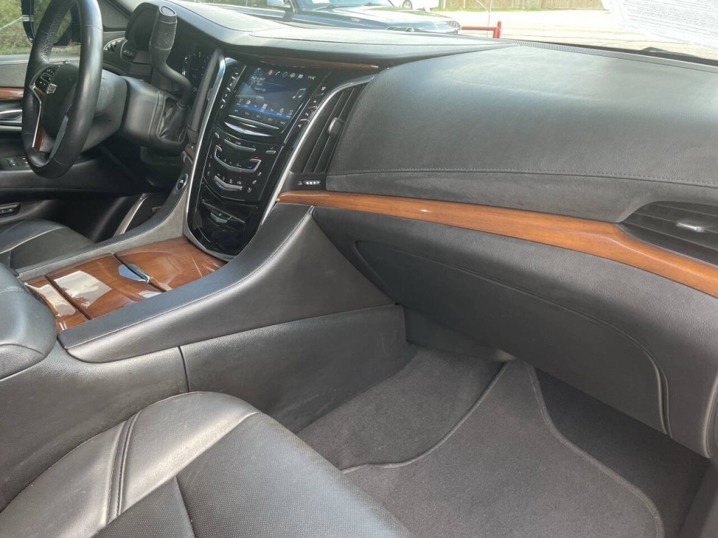 2017 Cadillac Escalade Image 19