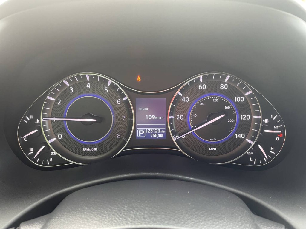 2017 INFINITI QX80 Image 6