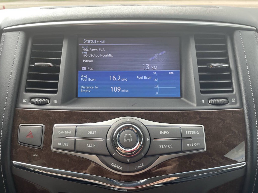 2017 INFINITI QX80 Image 11