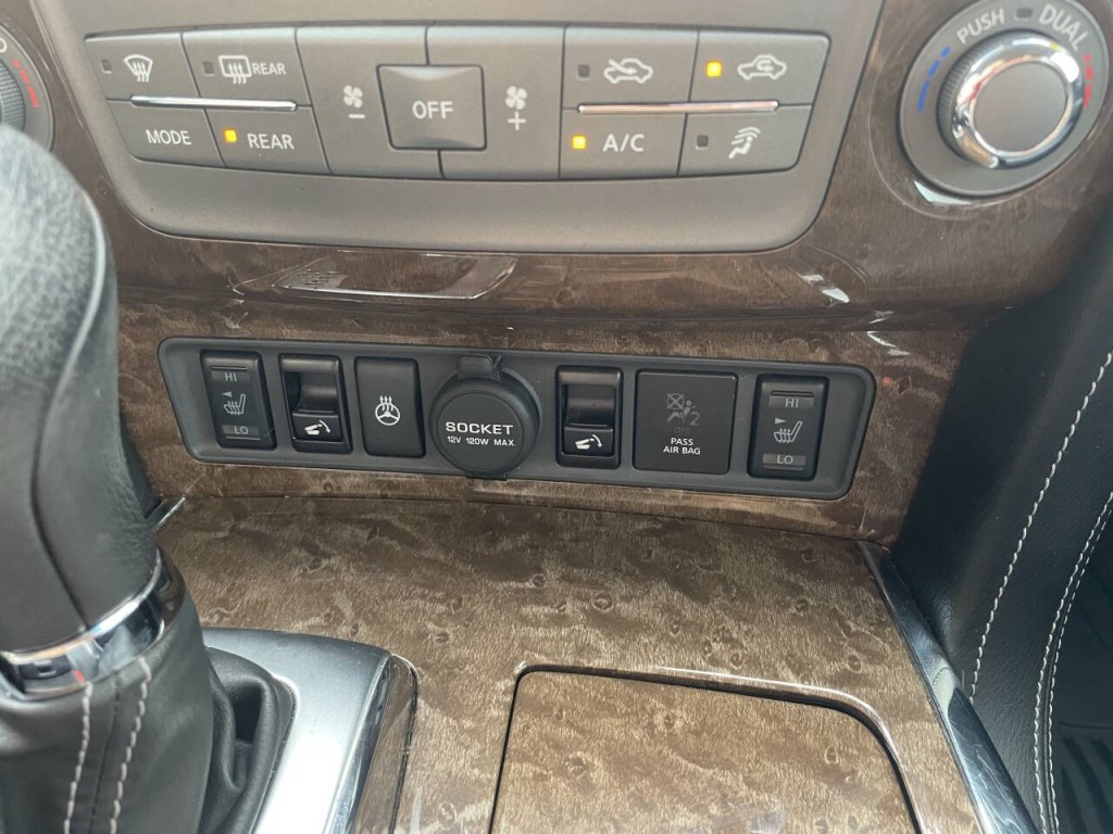 2017 INFINITI QX80 Image 15