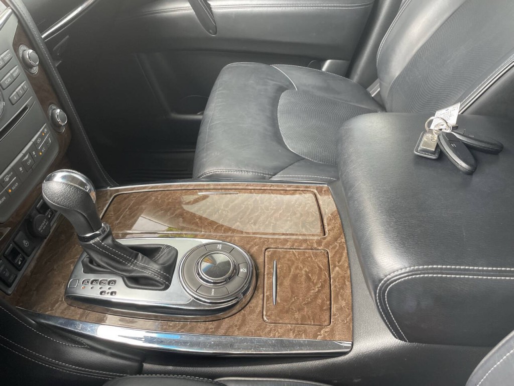 2017 INFINITI QX80 Image 16