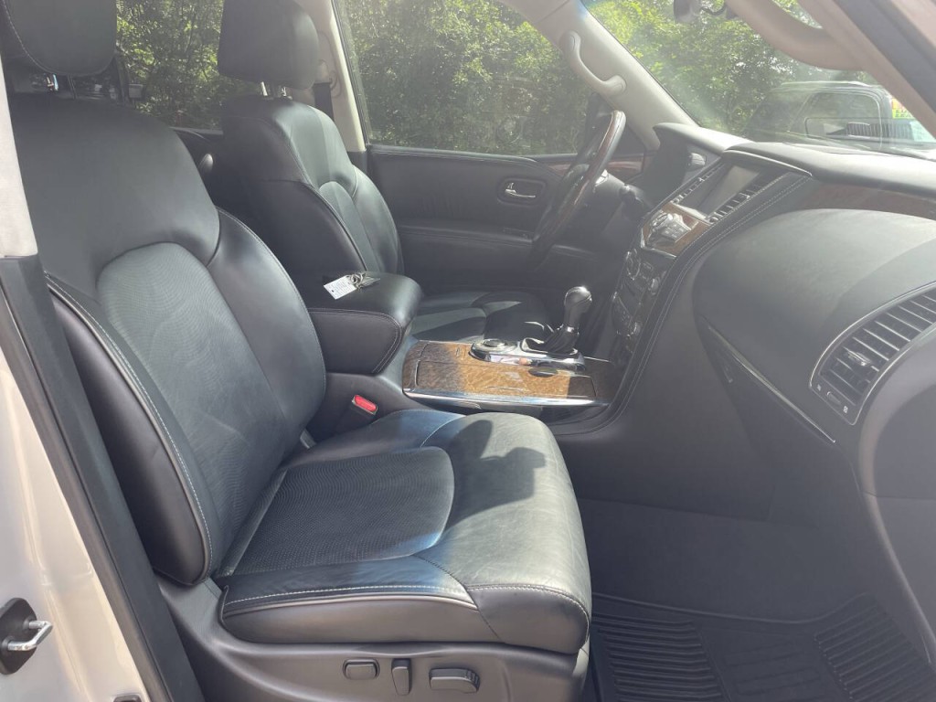 2017 INFINITI QX80 Image 17