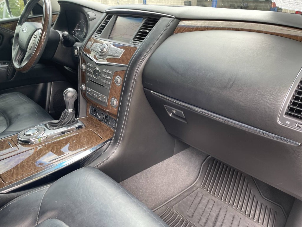 2017 INFINITI QX80 Image 19