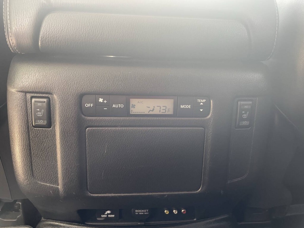 2017 INFINITI QX80 Image 24