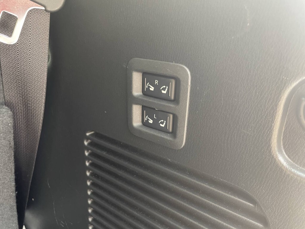 2017 INFINITI QX80 Image 28