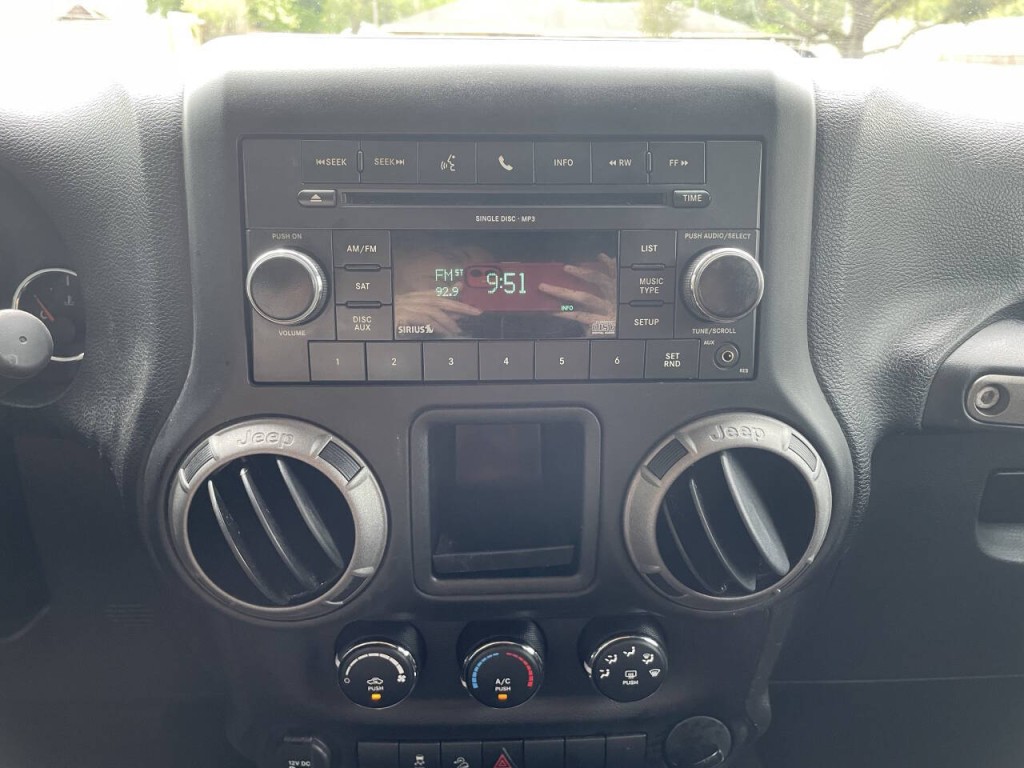 2015 Jeep Wrangler Image 8