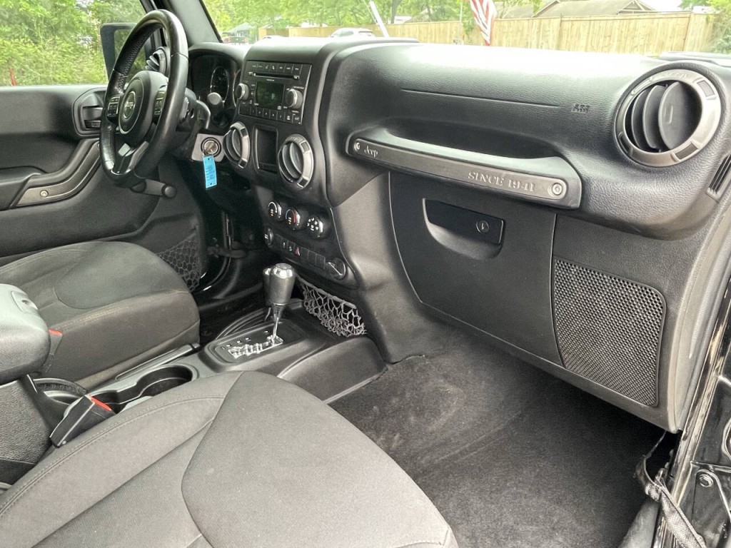 2015 Jeep Wrangler Image 13