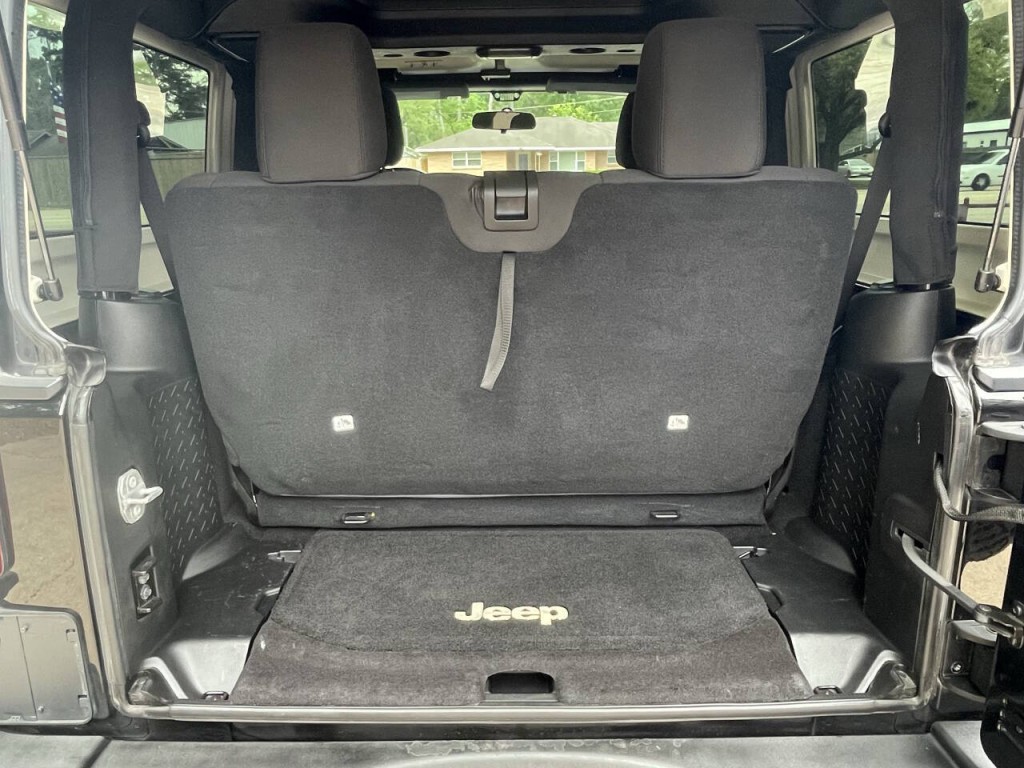 2015 Jeep Wrangler Image 16