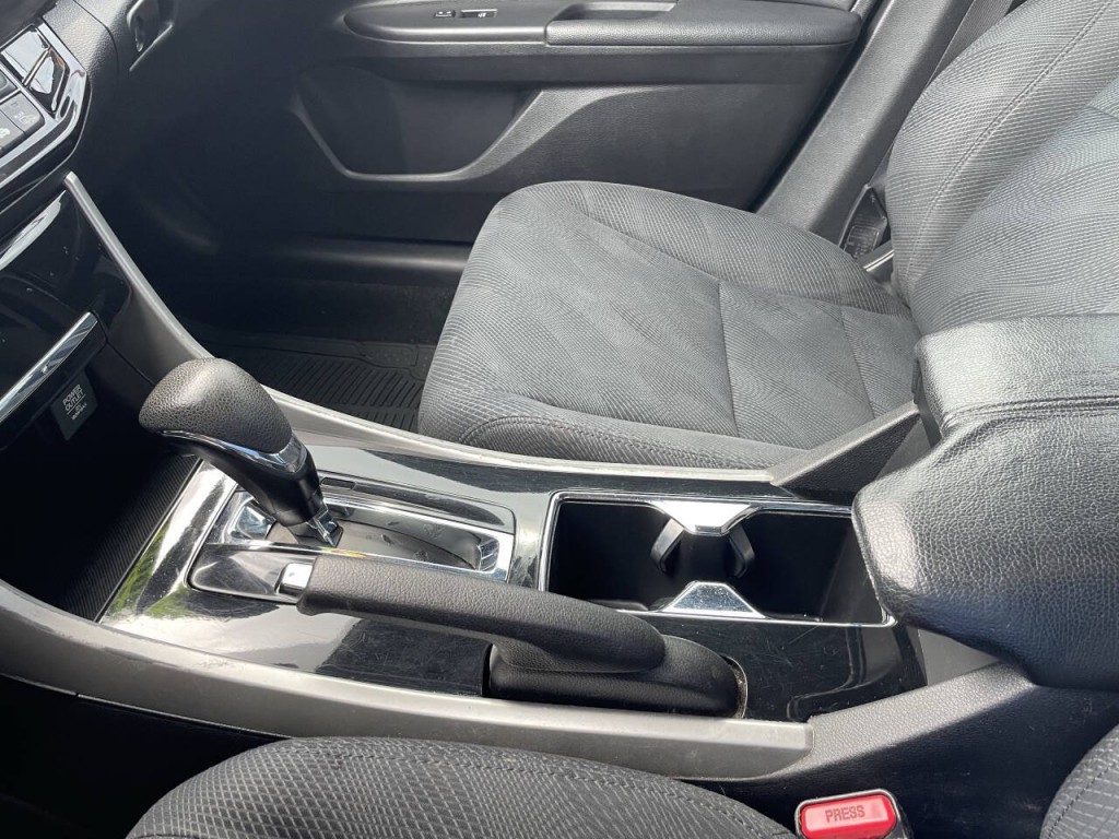 2017 Honda Accord Image 14
