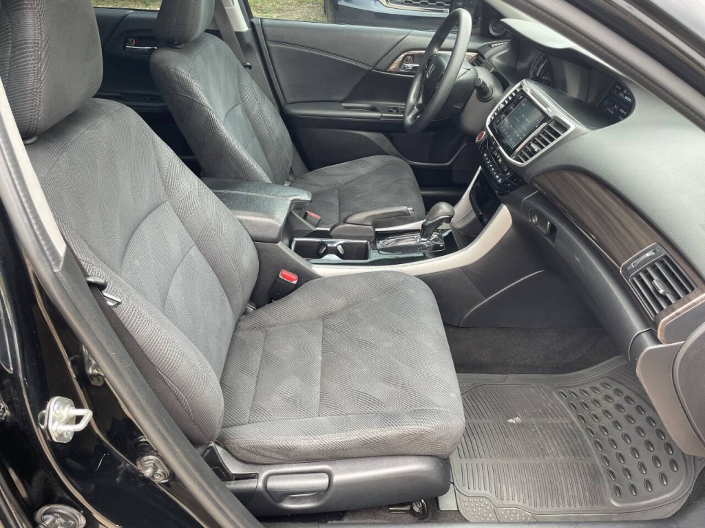 2017 Honda Accord Image 16