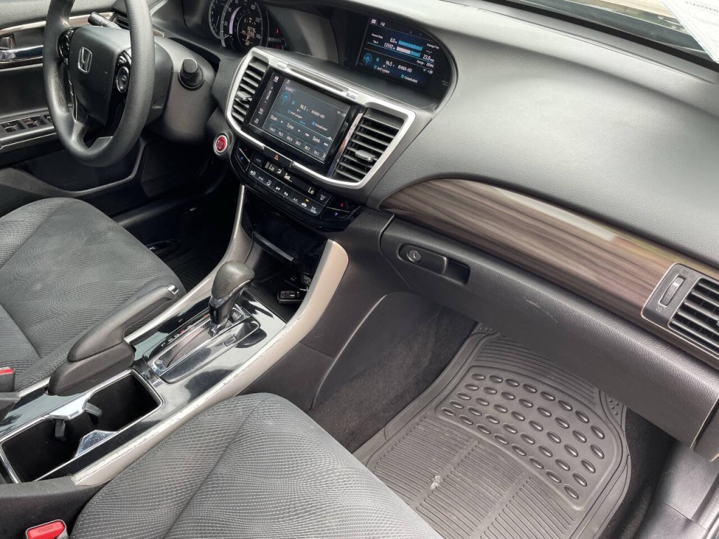 2017 Honda Accord Image 17