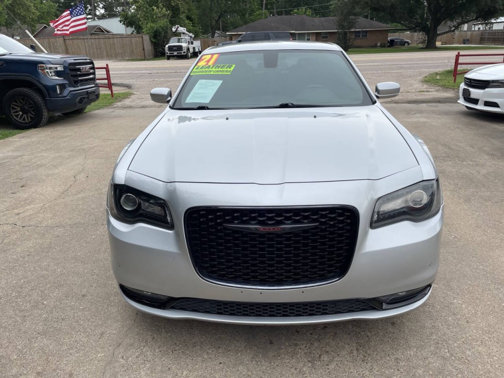2021 Chrysler 300 Image 2