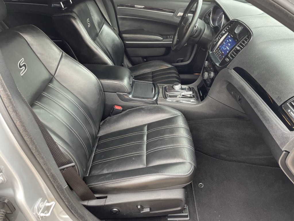 2021 Chrysler 300 Image 16