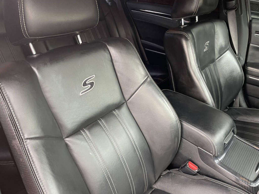 2021 Chrysler 300 Image 17