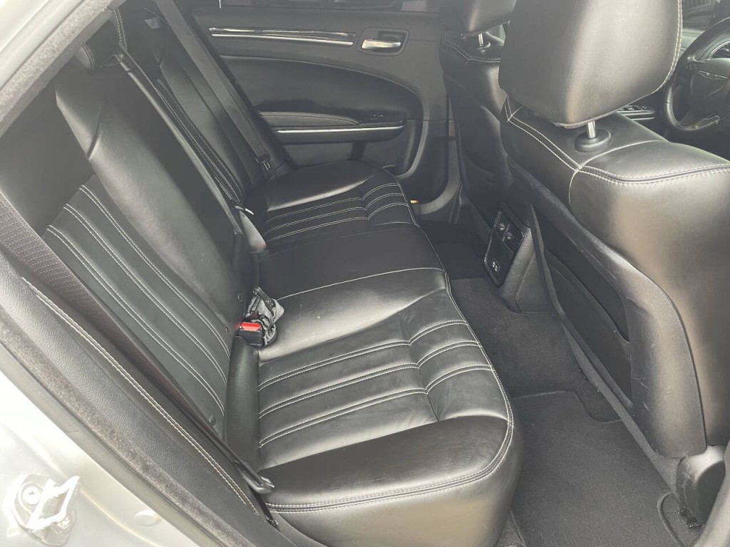 2021 Chrysler 300 Image 19