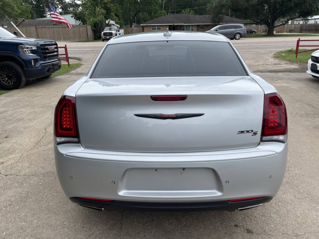 2021 Chrysler 300 Image 22