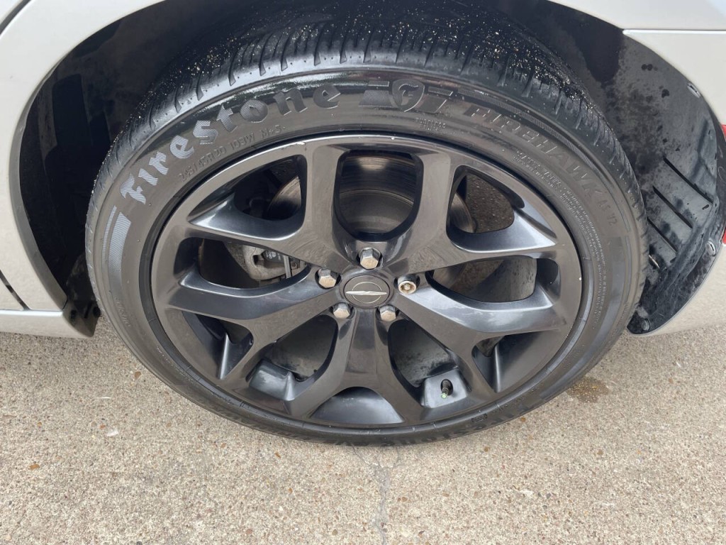 2021 Chrysler 300 Image 24