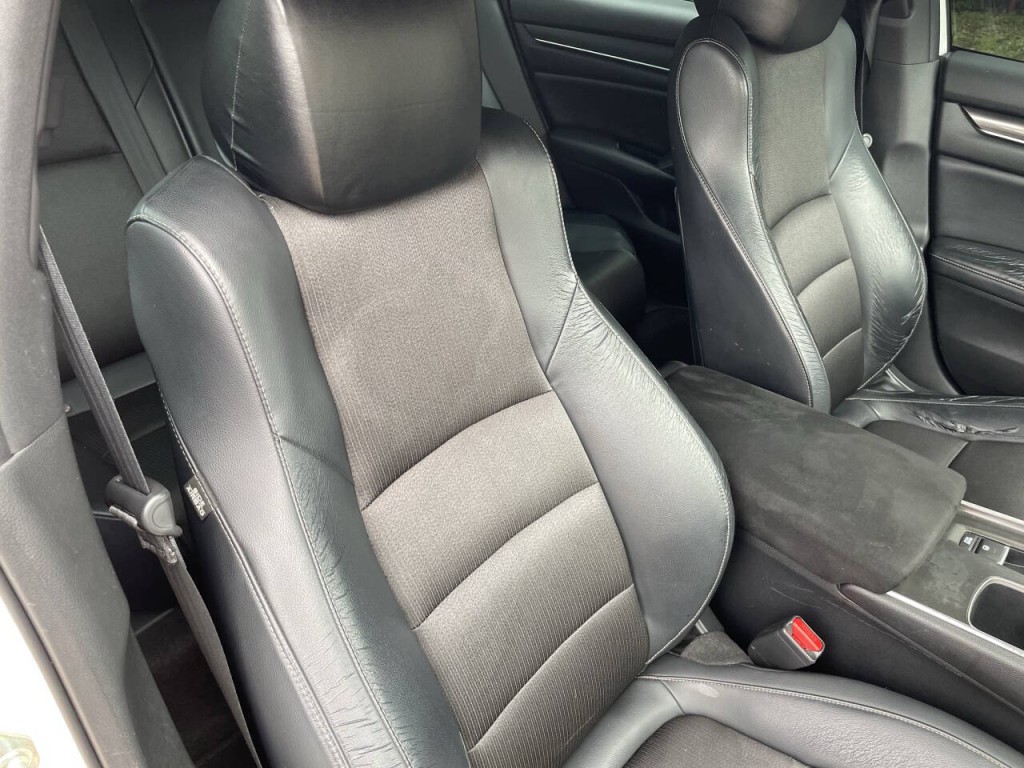 2018 Honda Accord Image 16