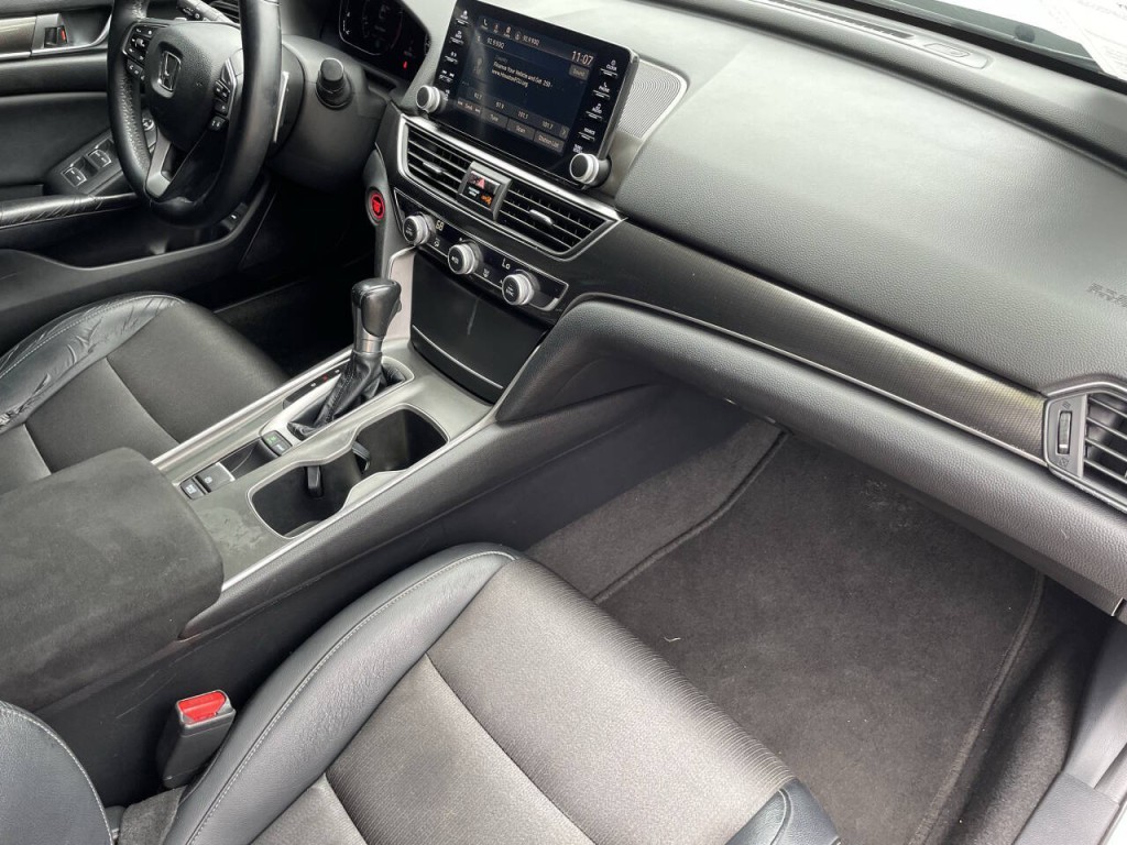 2018 Honda Accord Image 16
