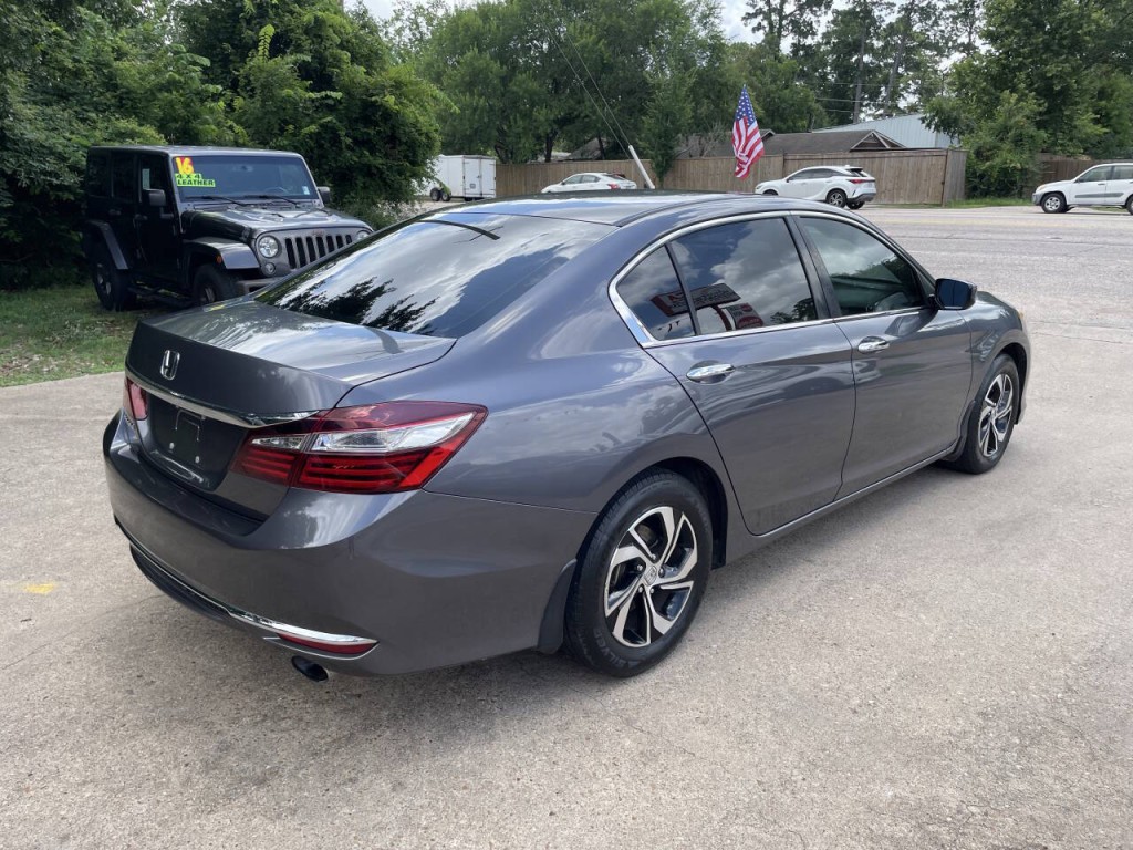 2017 Honda Accord Image 16
