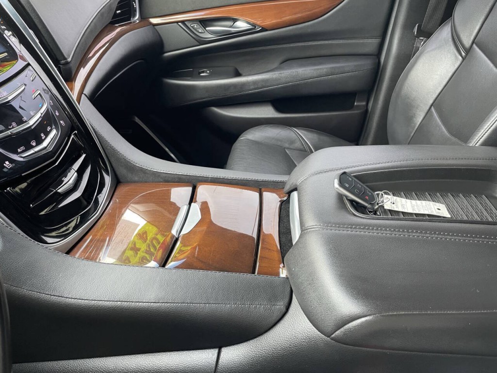 2019 Cadillac Escalade Image 16