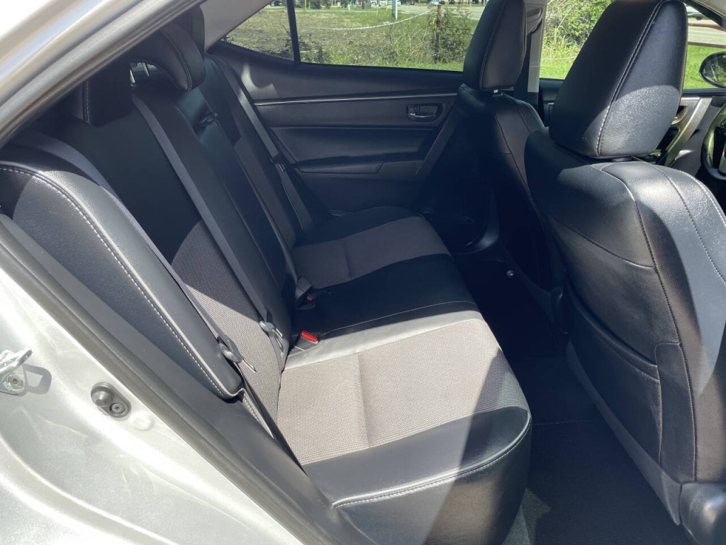 2016 Toyota Corolla Image 17