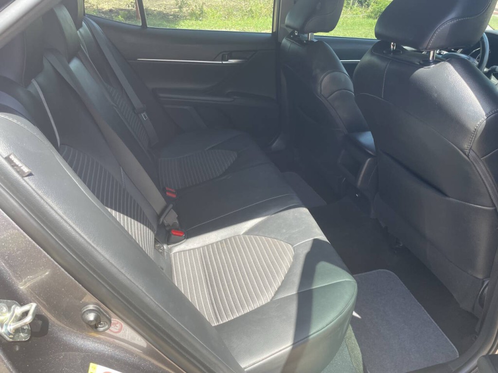 2018 Toyota Camry Image 16