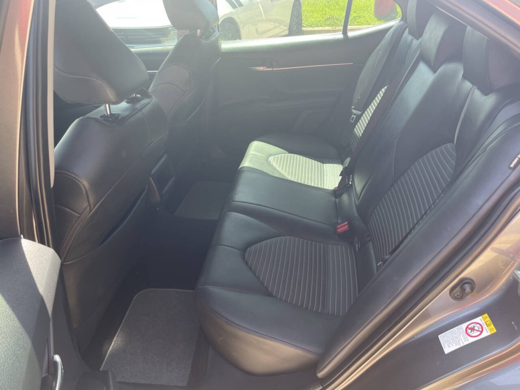 2018 Toyota Camry Image 17