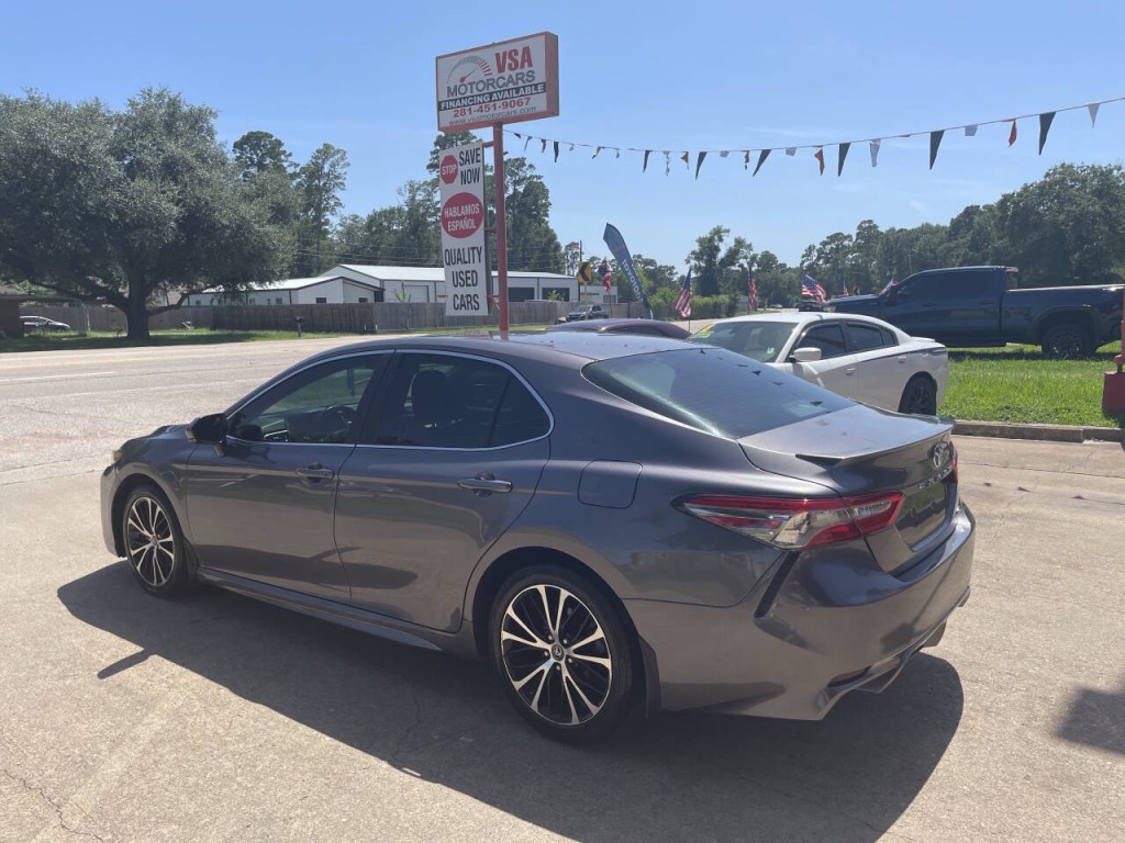 2018 Toyota Camry Image 18