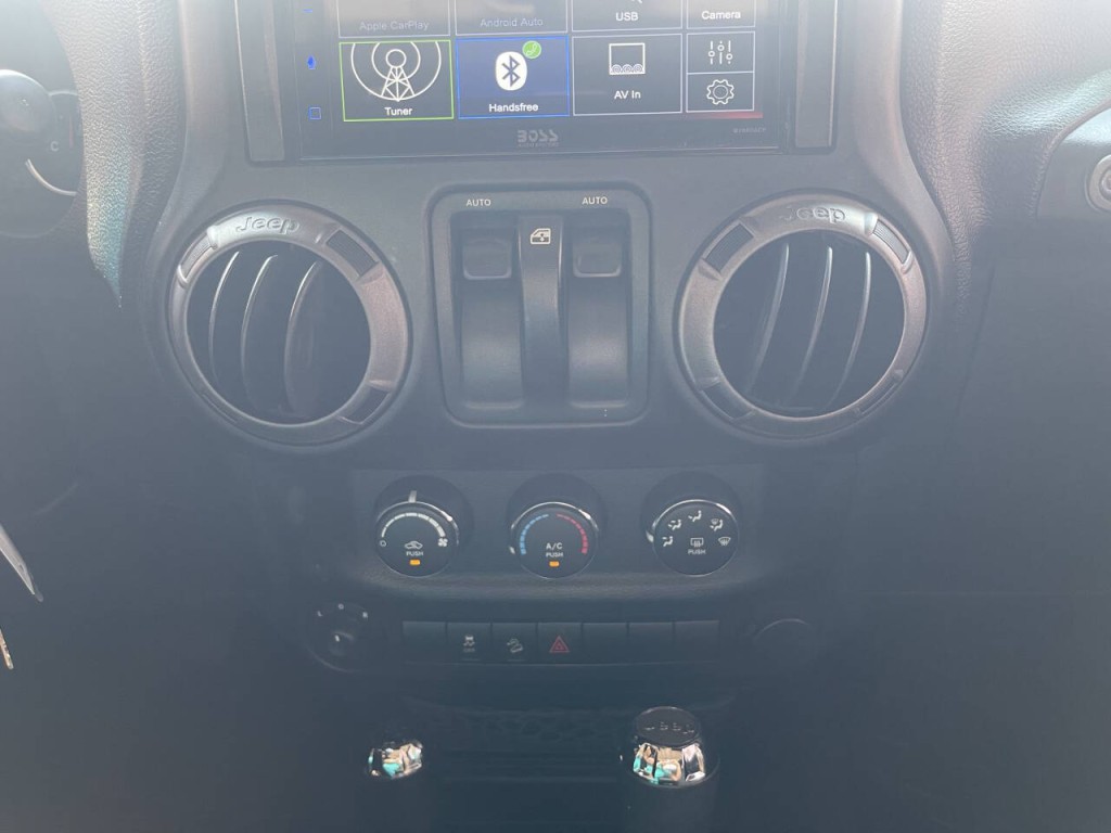 2012 Jeep Wrangler Image 12