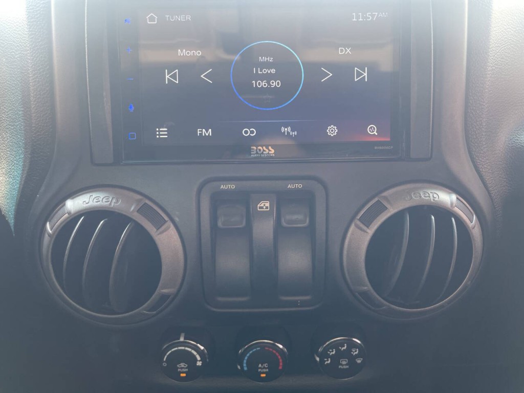 2012 Jeep Wrangler Image 13
