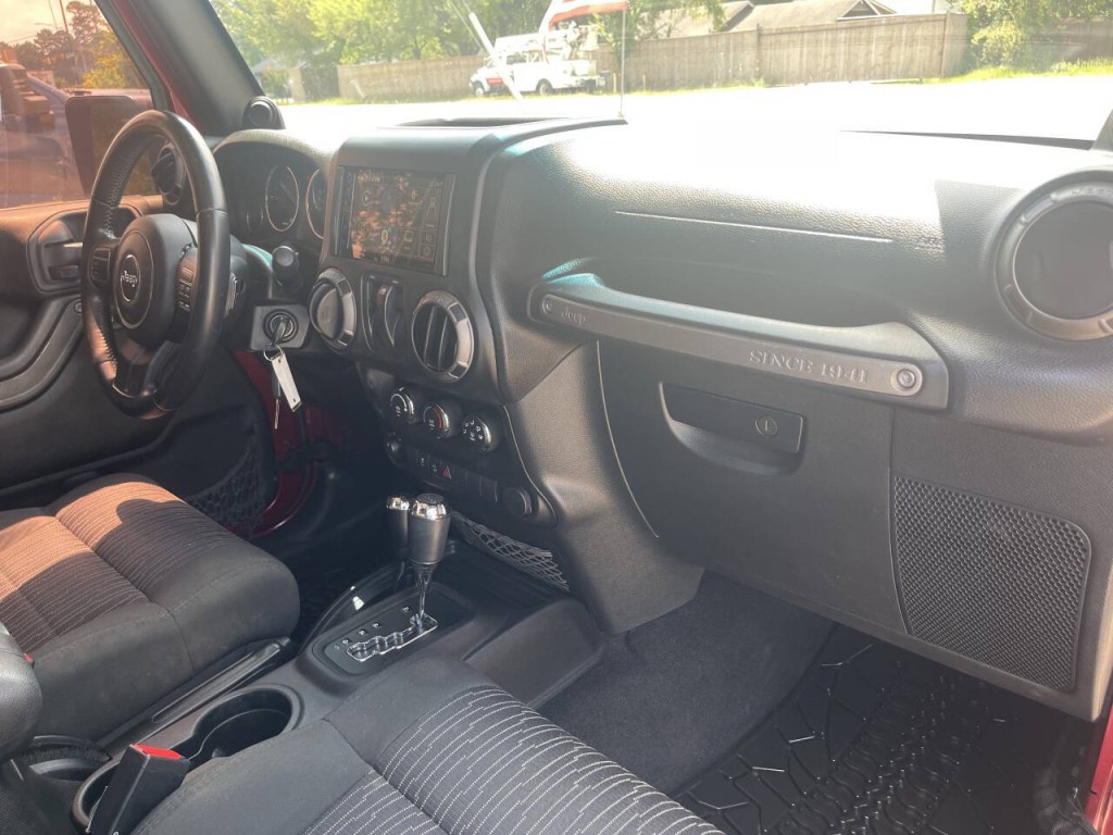 2012 Jeep Wrangler Image 17
