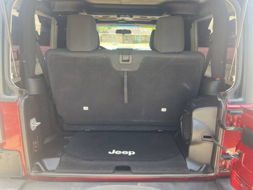2012 Jeep Wrangler Image 21