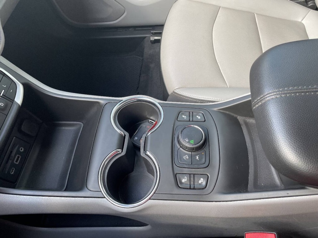 2023 GMC Terrain Image 12
