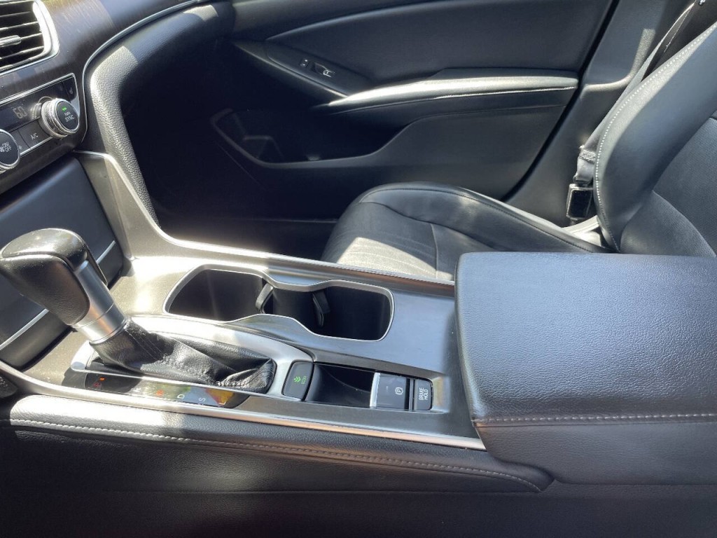 2018 Honda Accord Image 13