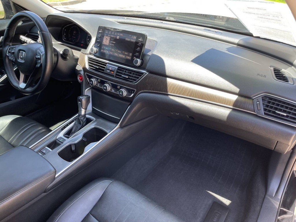 2018 Honda Accord Image 16