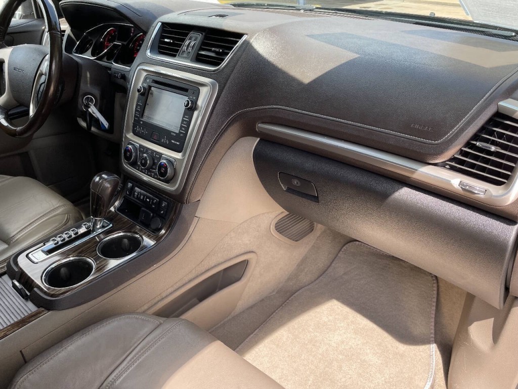 2015 GMC Acadia Image 17