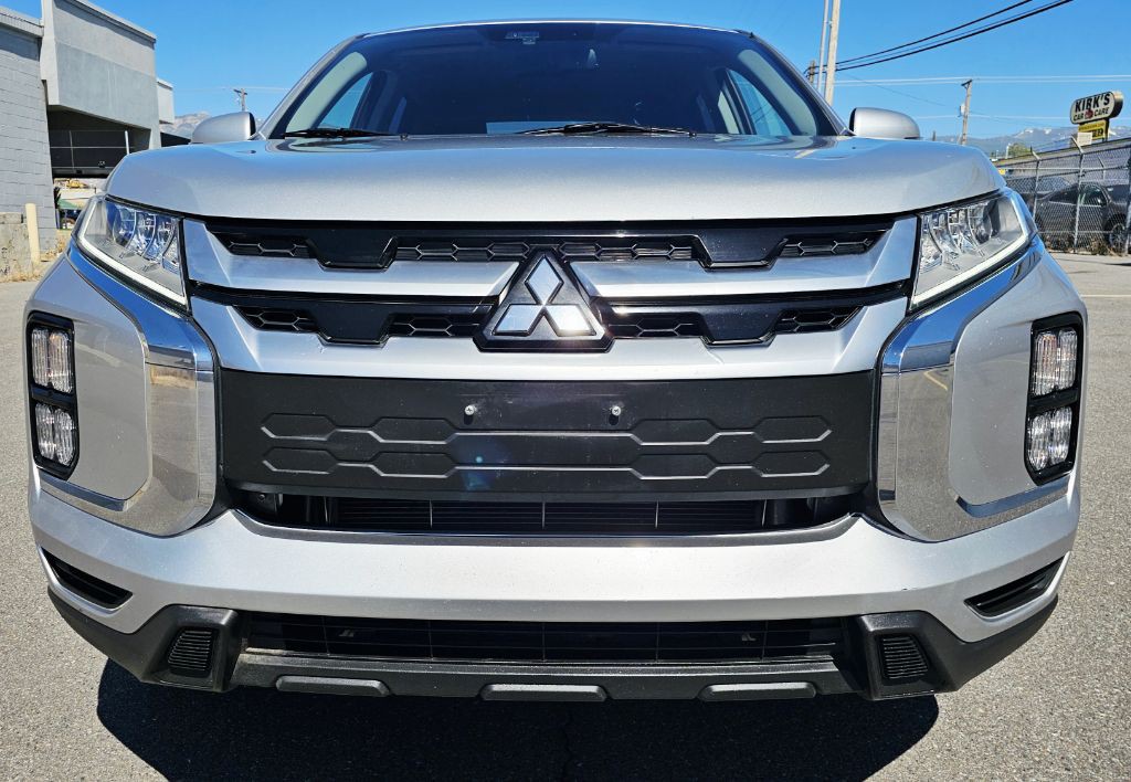 2021 Mitsubishi Outlander Image 2