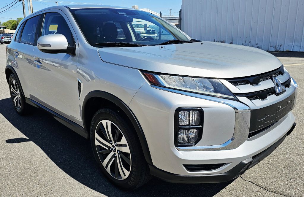 2021 Mitsubishi Outlander Image 3