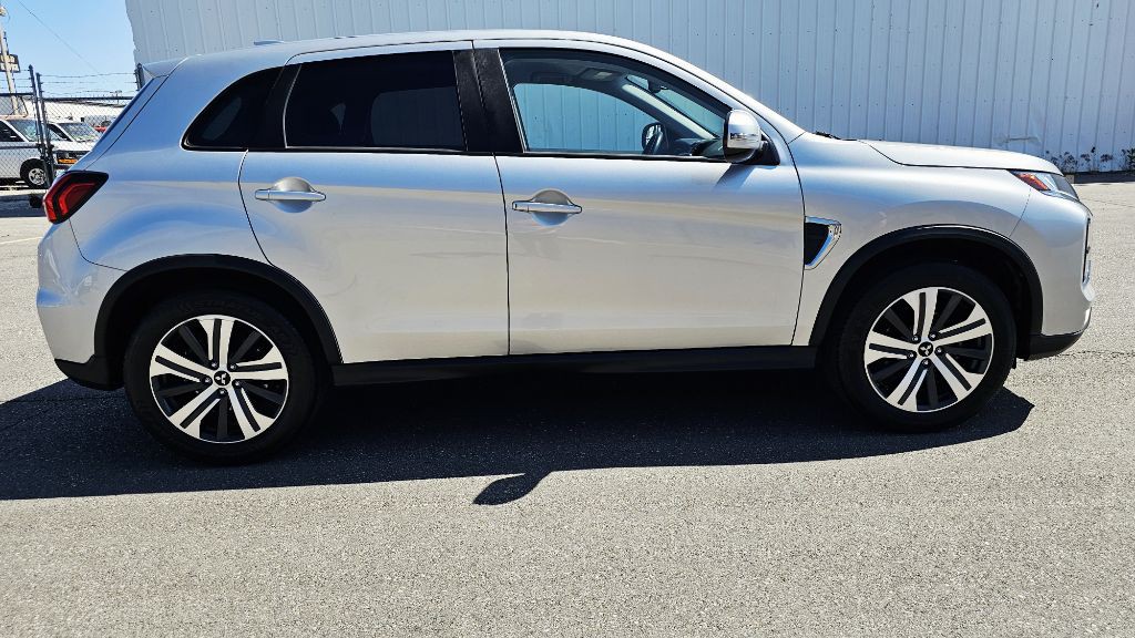 2021 Mitsubishi Outlander Image 4