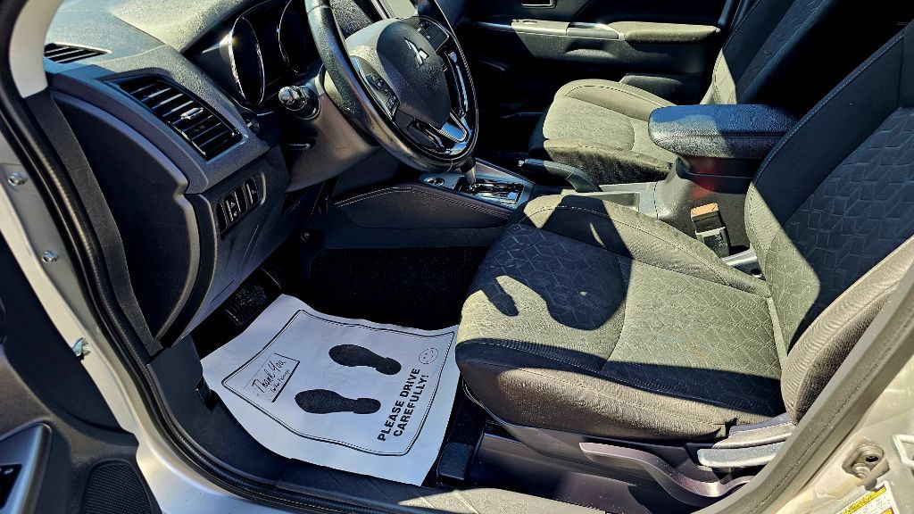 2021 Mitsubishi Outlander Image 15