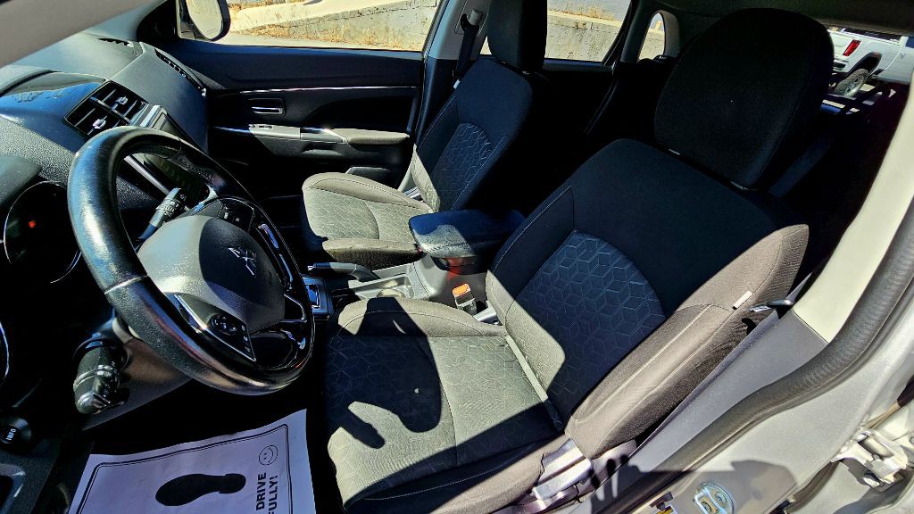 2021 Mitsubishi Outlander Image 16
