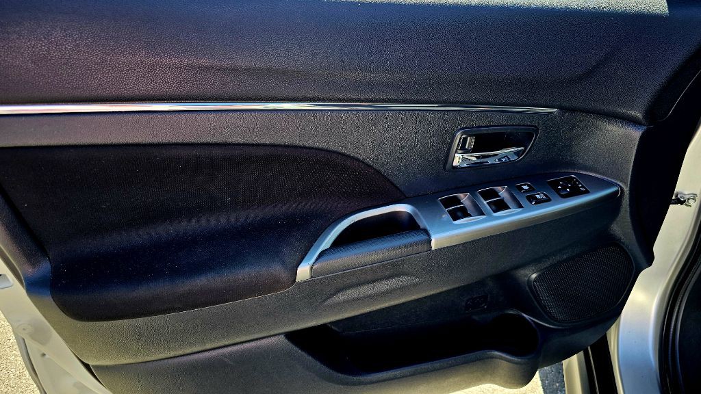 2021 Mitsubishi Outlander Image 30