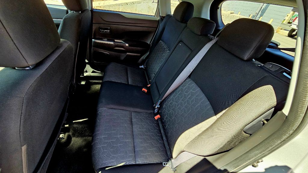 2021 Mitsubishi Outlander Image 32