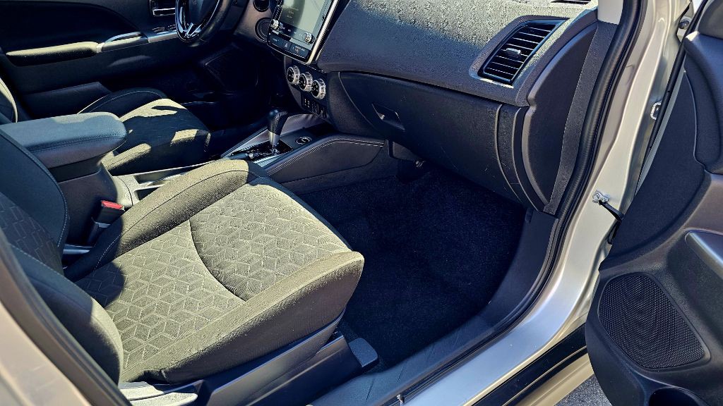 2021 Mitsubishi Outlander Image 35