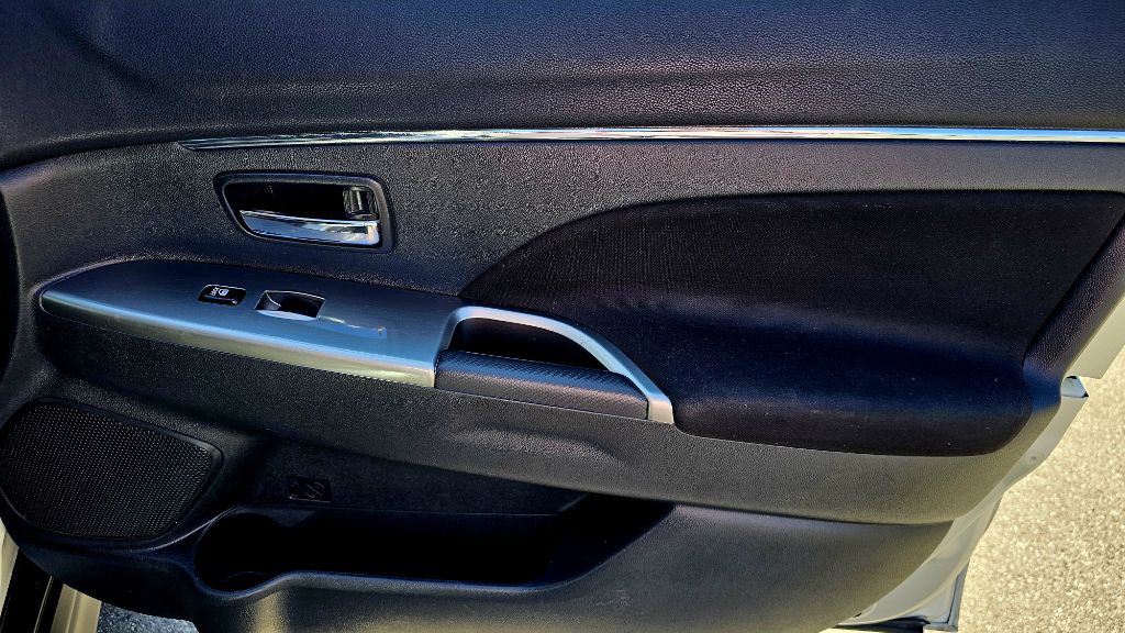 2021 Mitsubishi Outlander Image 38