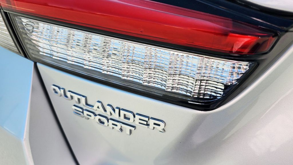2021 Mitsubishi Outlander Image 44